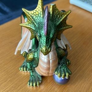 Dragon tape dispenser